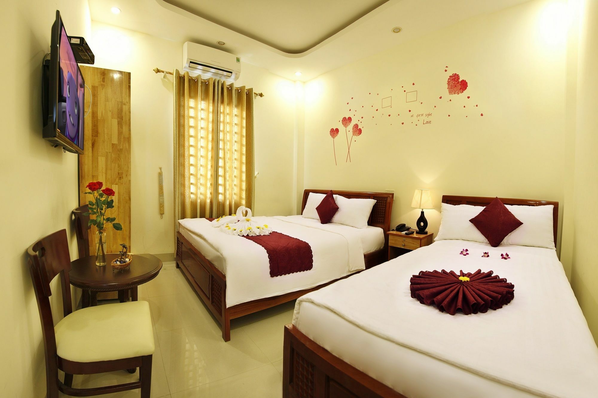 Victori Hotel Danang Extérieur photo